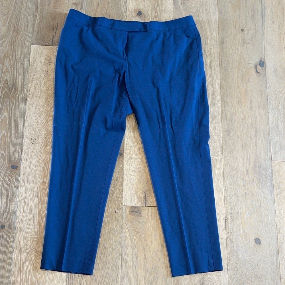Lafayette 148 New York size 18 Navy Dress Pants wool
Blend trousers